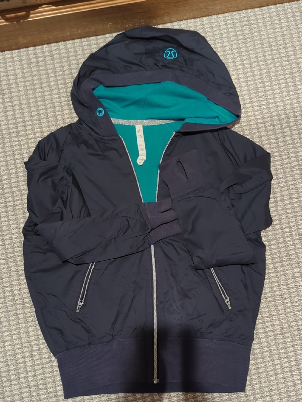 lululemon athletica Women Size 8 Grey Hooded Jacket with Teal Lining